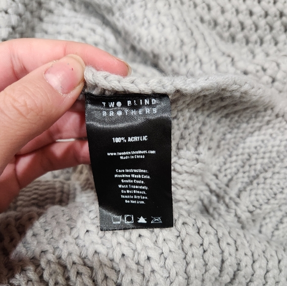 Two Blind Brothers Crochet Blanket - Picture 6 of 7